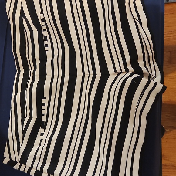 Size 16 shorts apt.9 Essentials - Picture 2 of 3